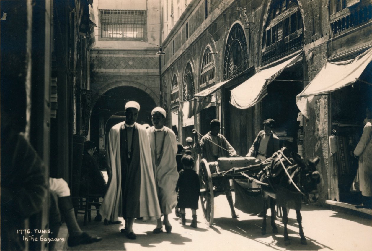 I The Bazaar, Tunis, Egypt, 1936 av Unbekannt