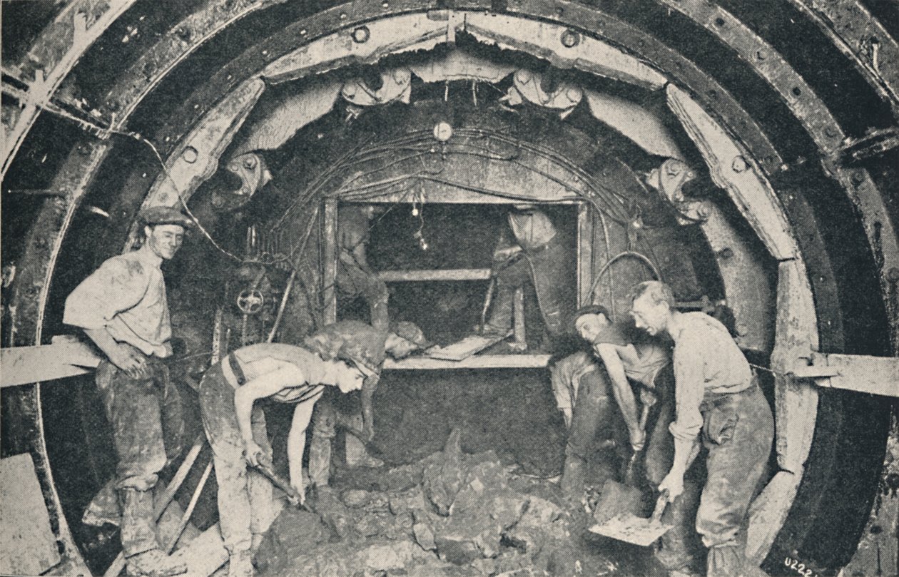 Inne i et Greathead Tunneling Shield, 1926 av Unbekannt