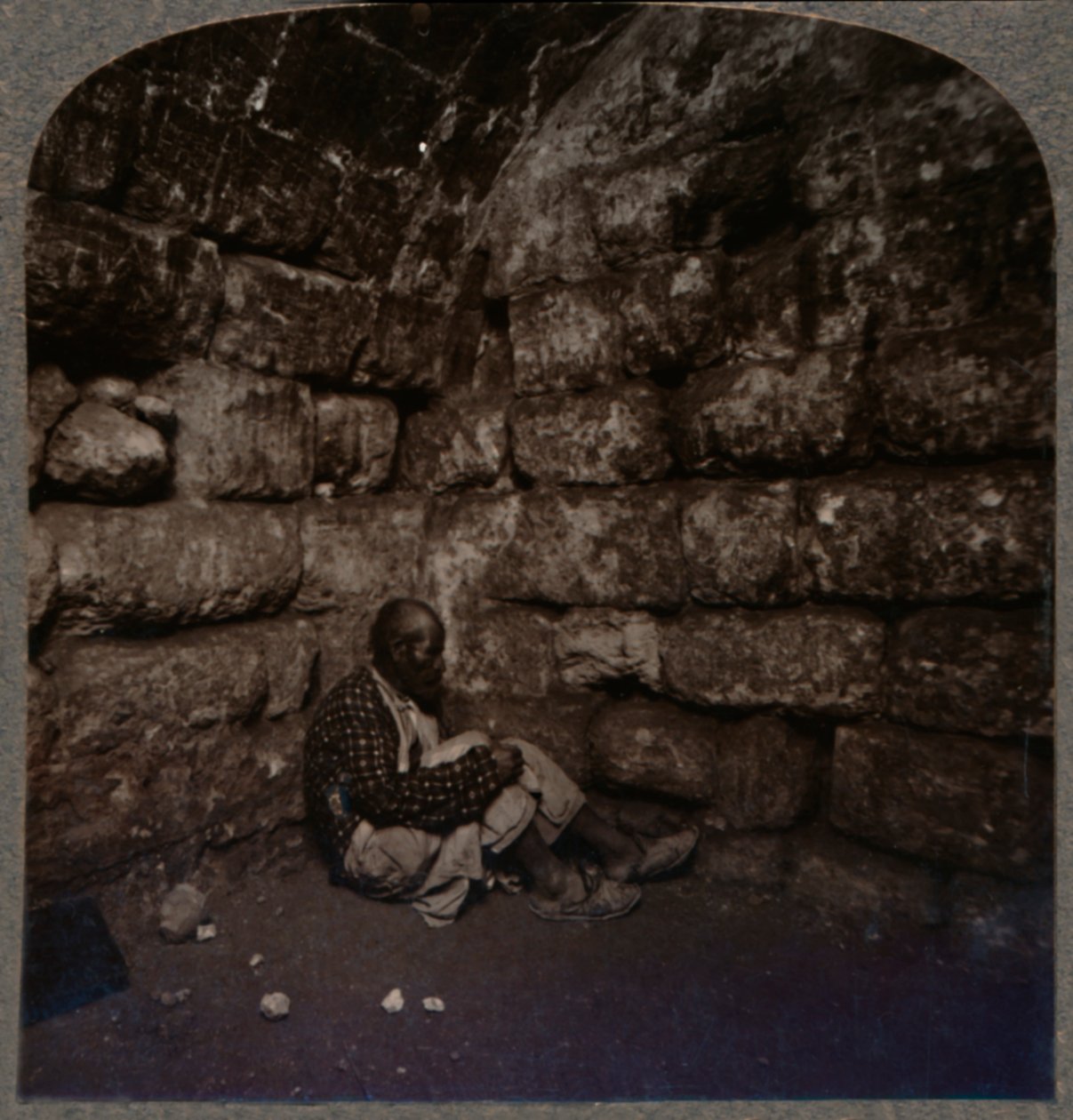 Interiør av Lasarus grav, ca 1900 av Unbekannt