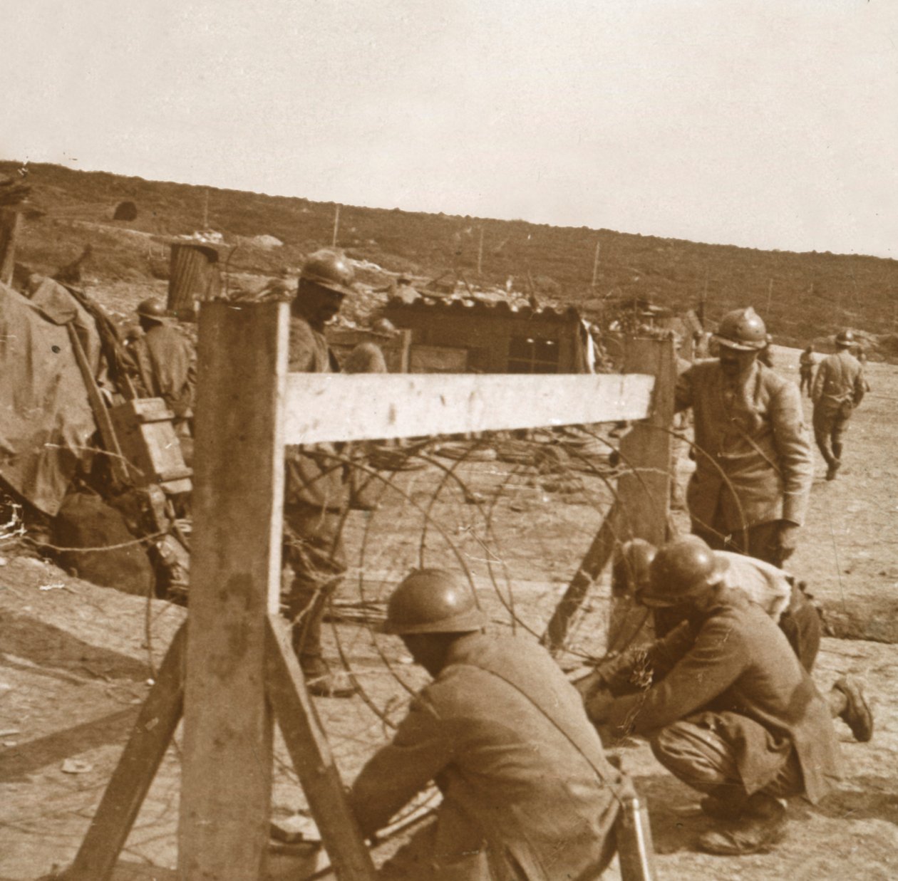 Lage piggtråd, c1914-c1918 av Unbekannt