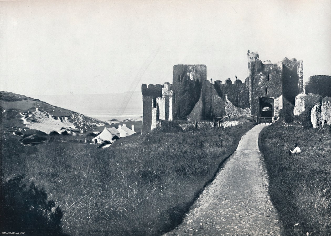 Manorbier - Slottet, 1895 av Unbekannt