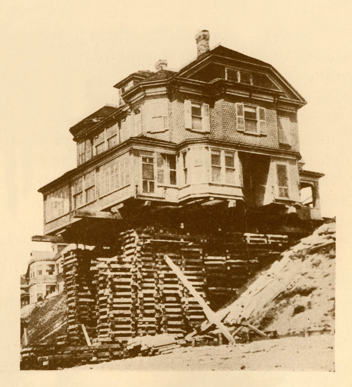 Moving a House Body, c1930. av Unbekannt