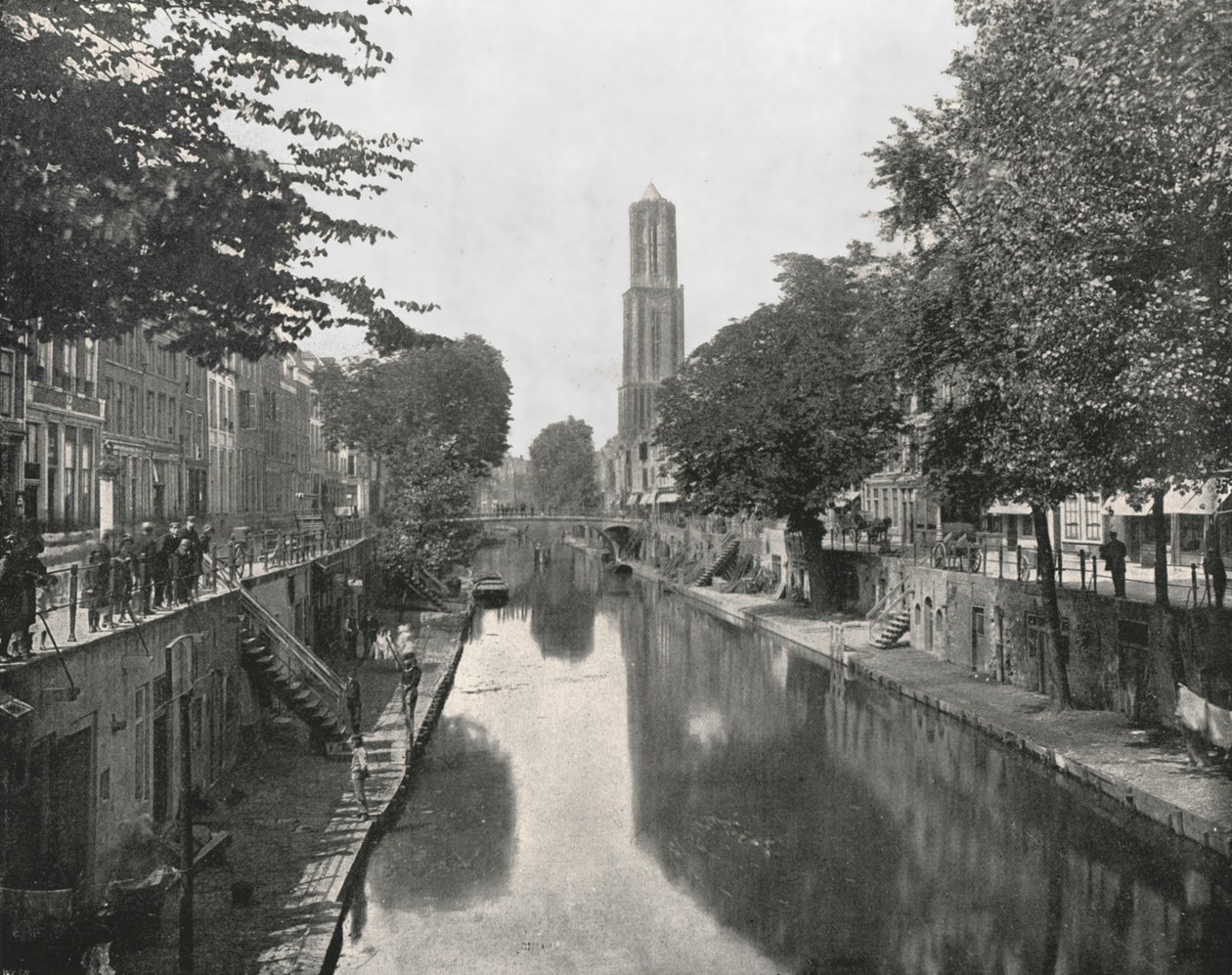 Old Canal and Dom Tower, Utrecht, Nederland, 1895. av Unbekannt