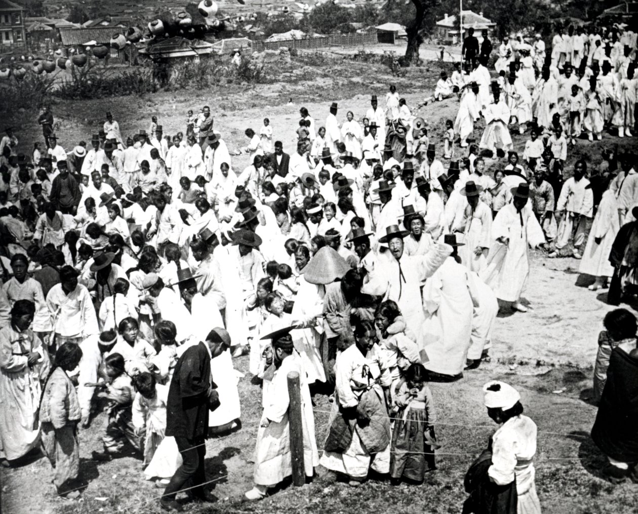 Utendørssamling, Korea, 1900 av Unbekannt