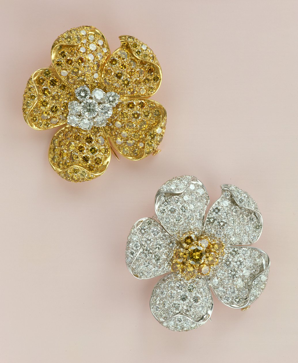 Et par blomsterhodesøljer (diamant) av Unbekannt
