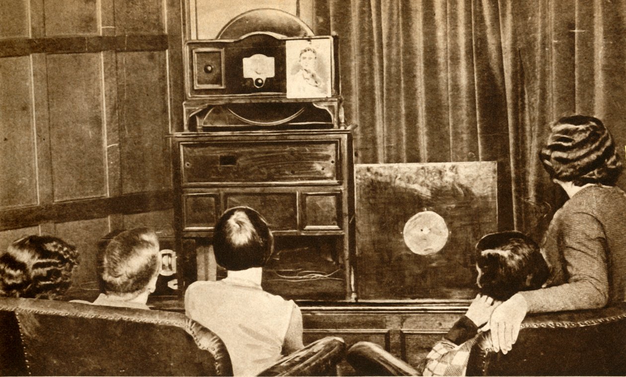 Folk som ser på en tidlig TV-sending, c1930, 1933. av Unbekannt