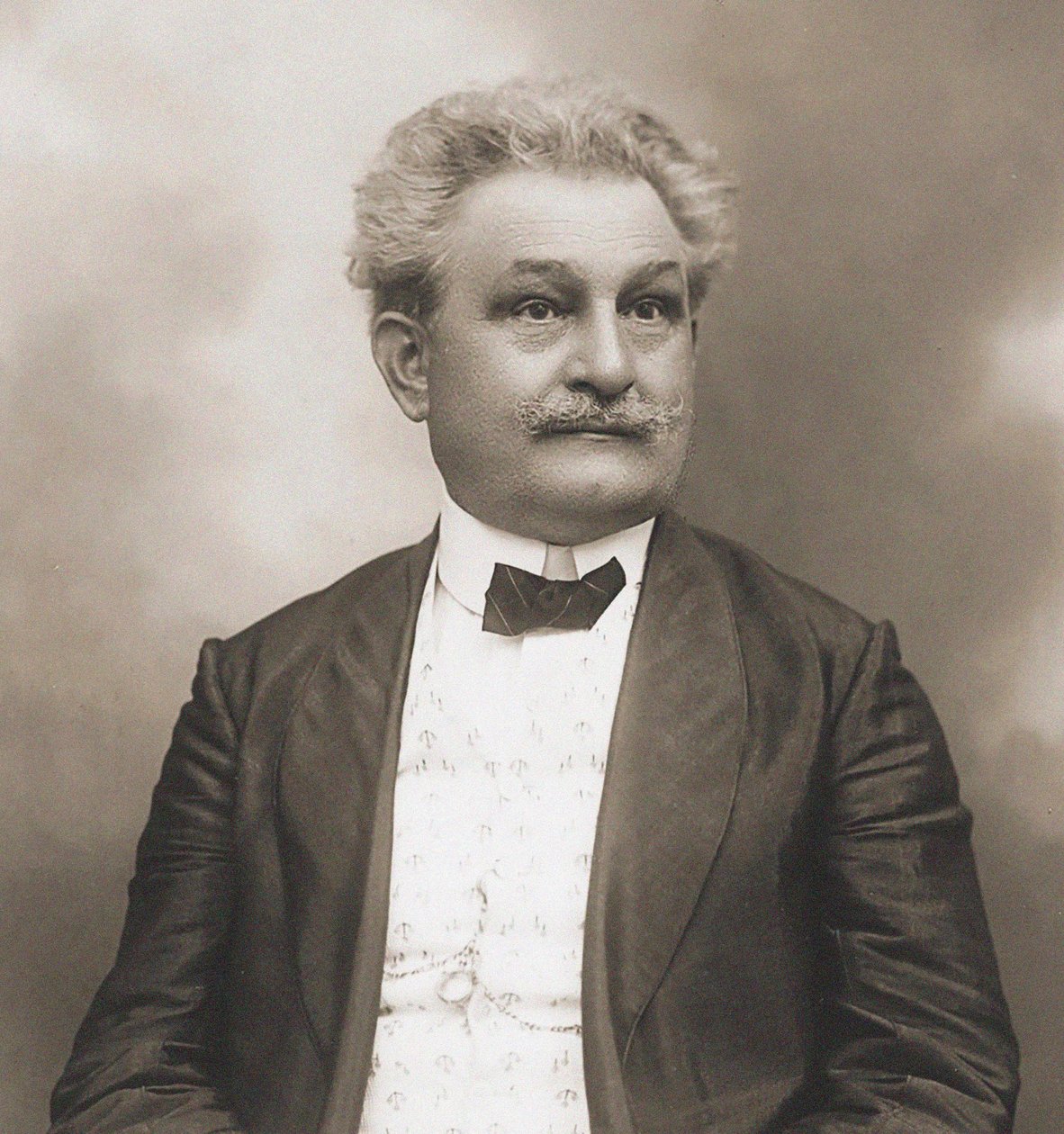 Portrett av komponisten Leos Janacek 1854-1928. av Unbekannt