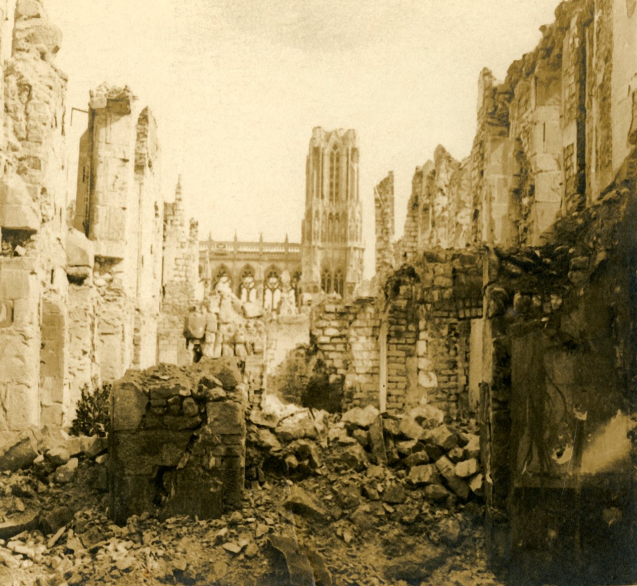 Reims katedral, Reims, Nord-Frankrike, c1914-c1918 av Unbekannt