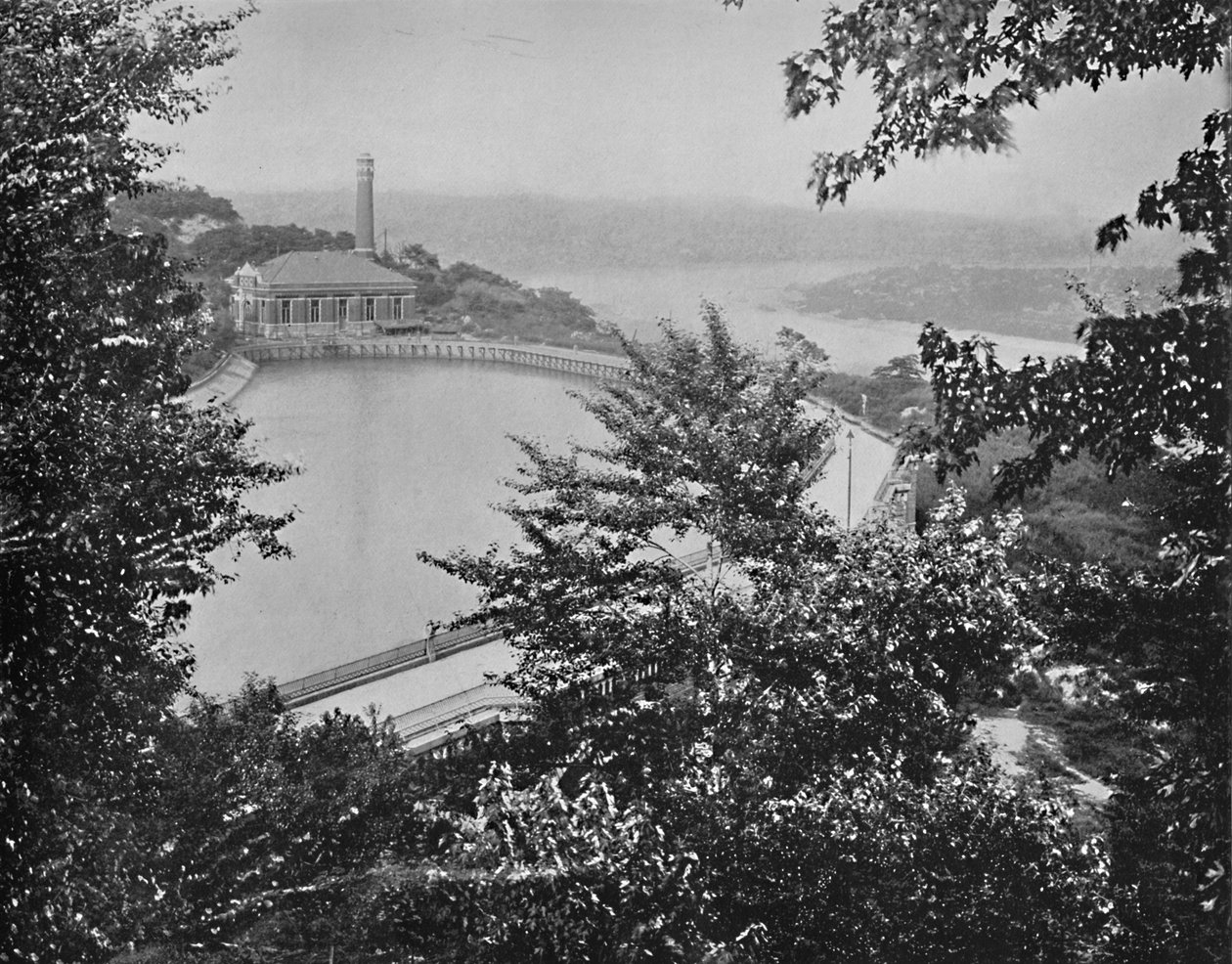 Reservoir, Eden Park, Cincinnati, Ohio, c1897. av Unbekannt