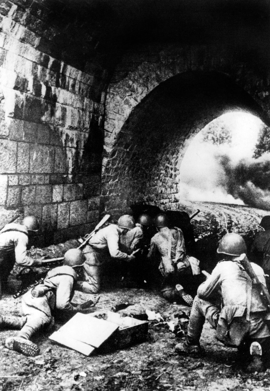 Russiske soldater i aksjon nær Riga, Latvia, 1944 av Unbekannt