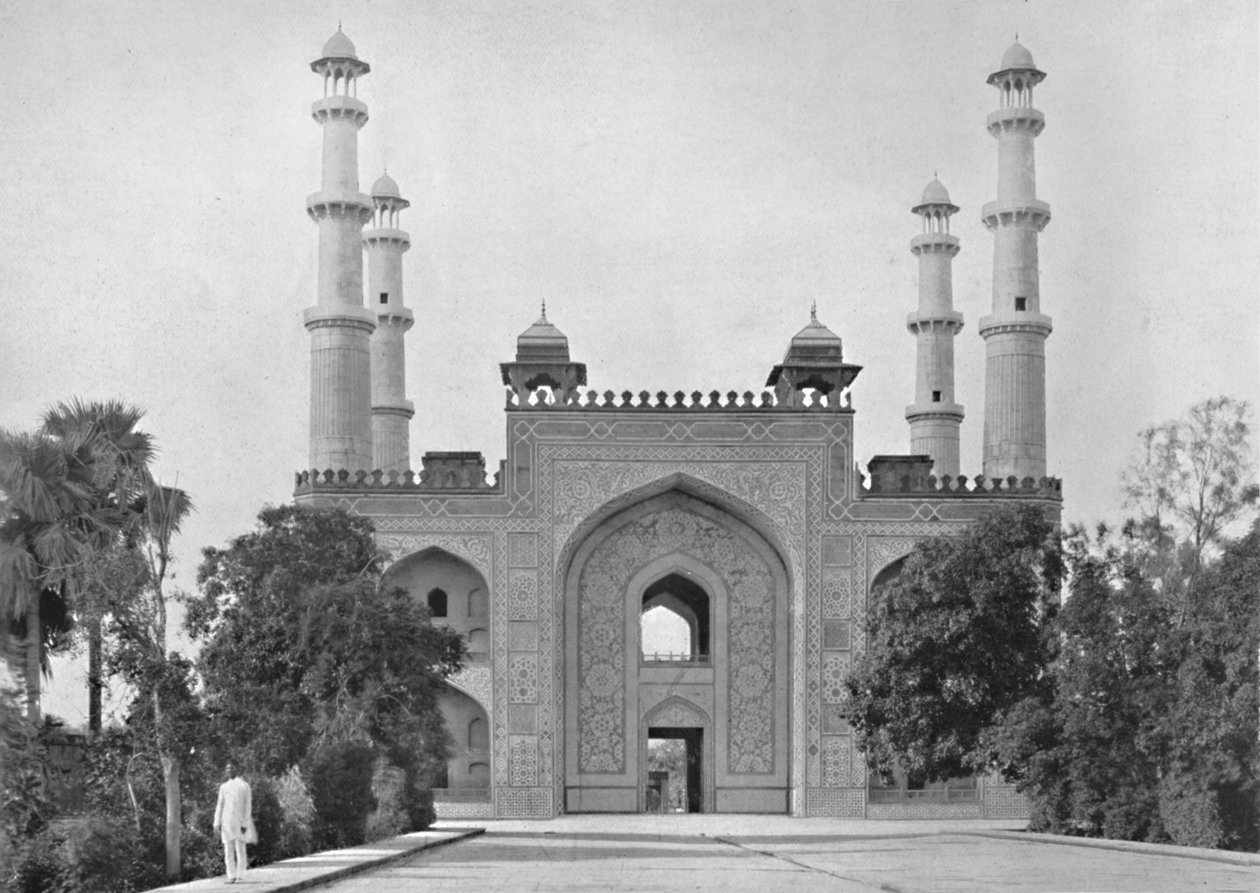 Sikandra. Porten til Akbars grav, c1910. av Unbekannt