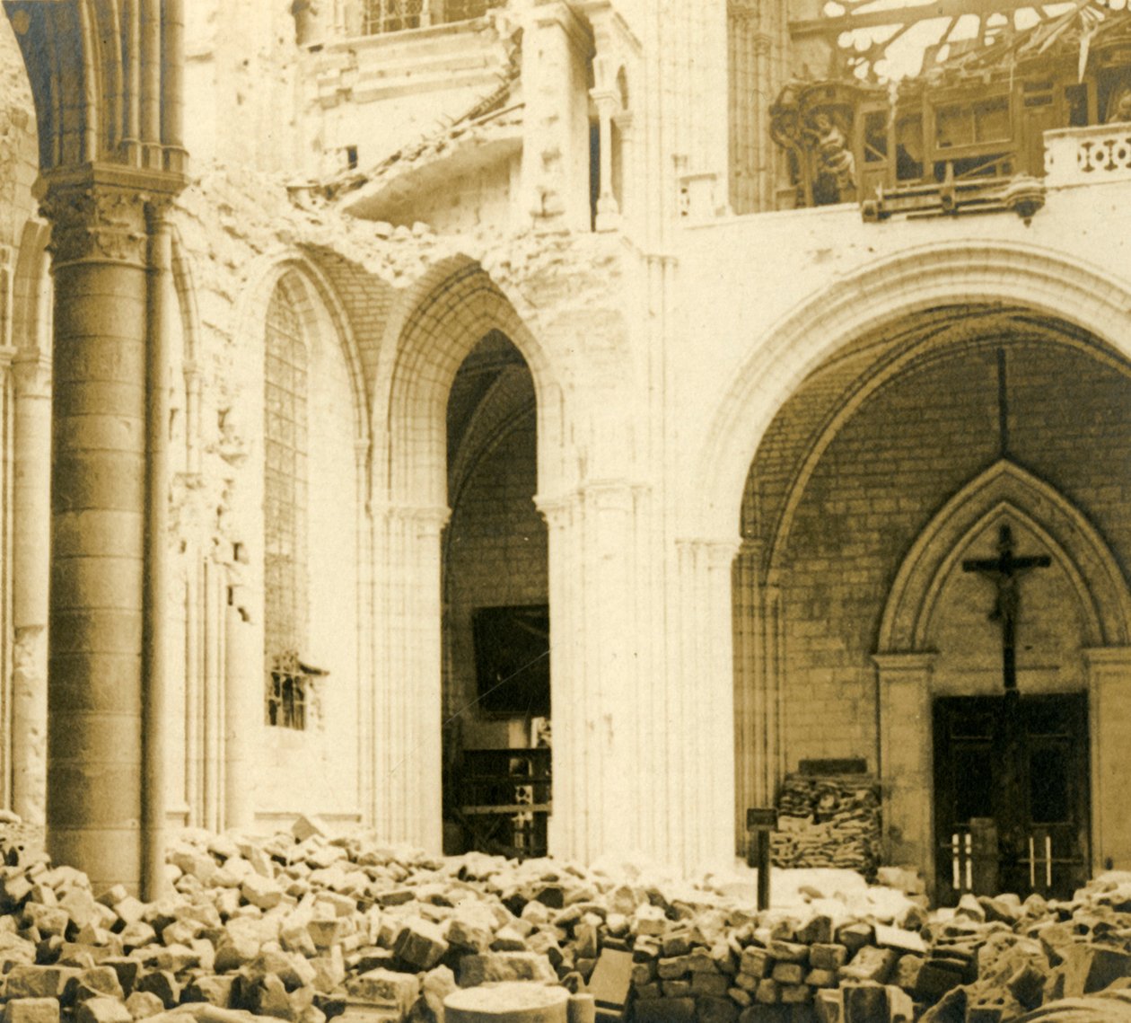 Soissons katedral, Soissons, Nord-Frankrike, c1914-c1918 av Unbekannt