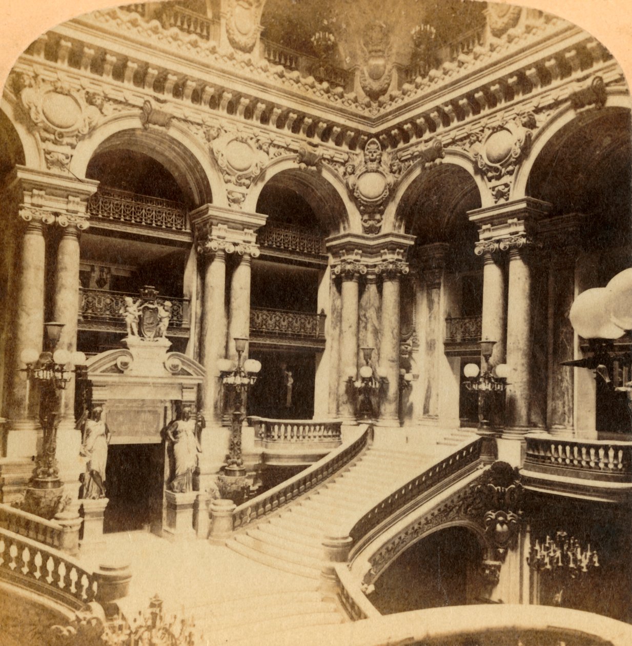 Trapp i Grand Opera House, Paris, Frankrike, c1900. av Unbekannt