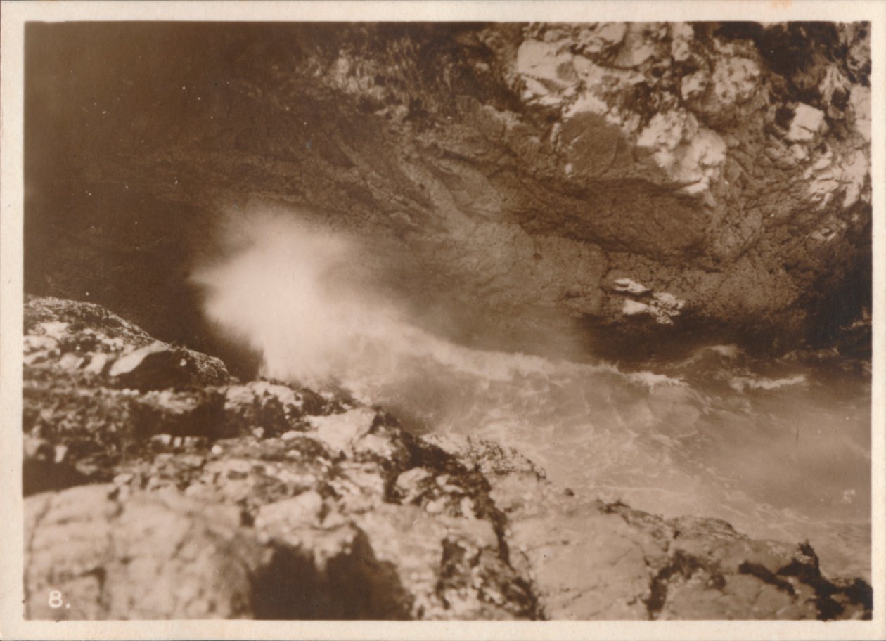 The Devils Bellows, Kynance Cove, 1927 av Unbekannt