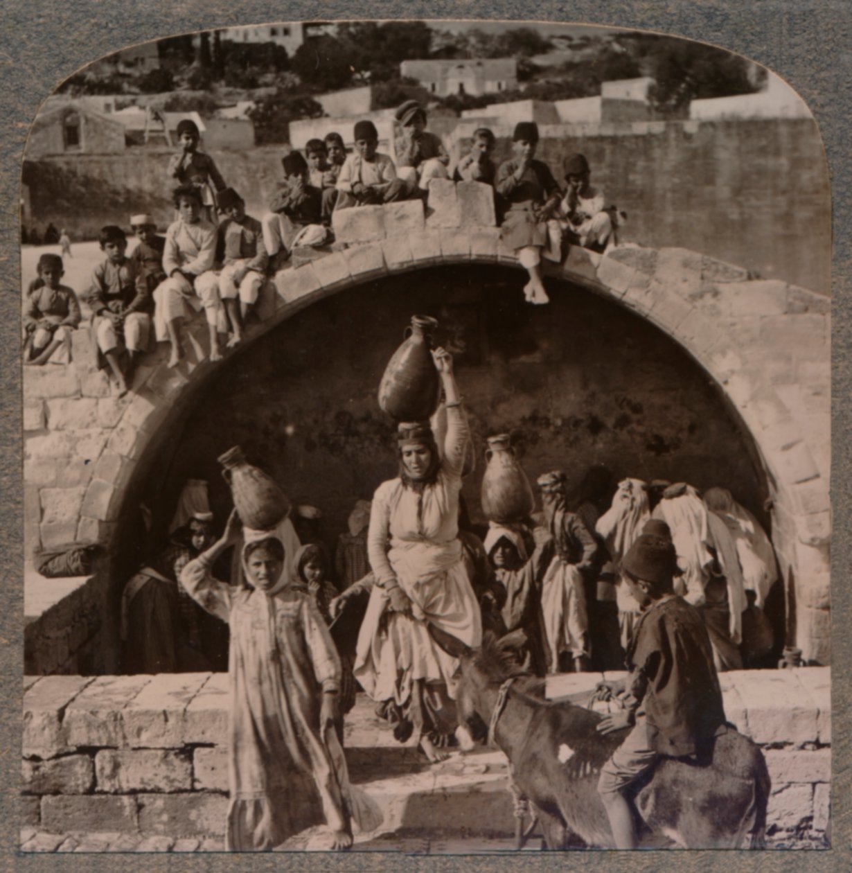 The Fountain of the Virgin, Nasaret, ca 1900 av Unbekannt