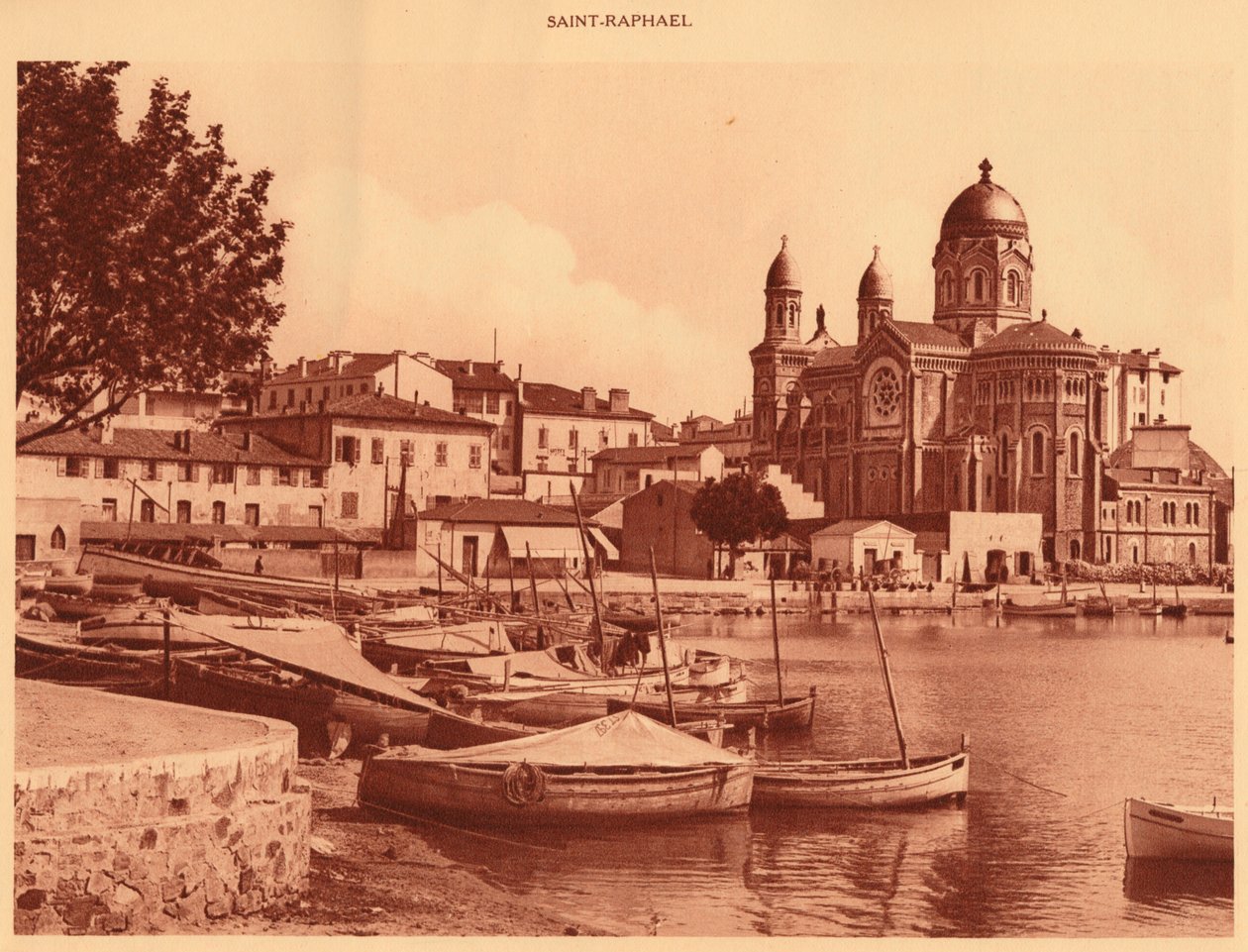 Havnen og kirken, Saint Raphael, 1930. av Unbekannt