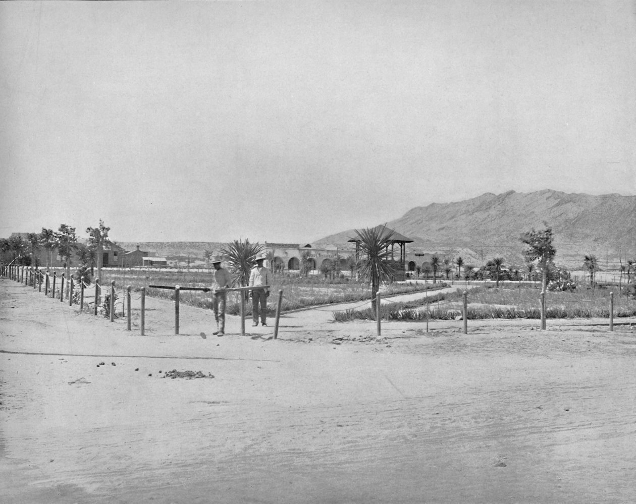 The Plaza, El Paso, Texas, c1897. av Unbekannt