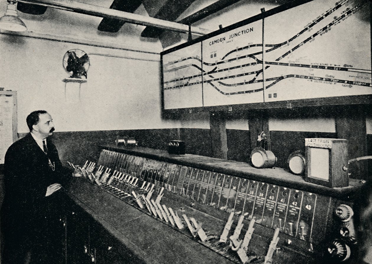 Signalboksen ved et undergrunnsjernbanekryss, 1926 av Unbekannt