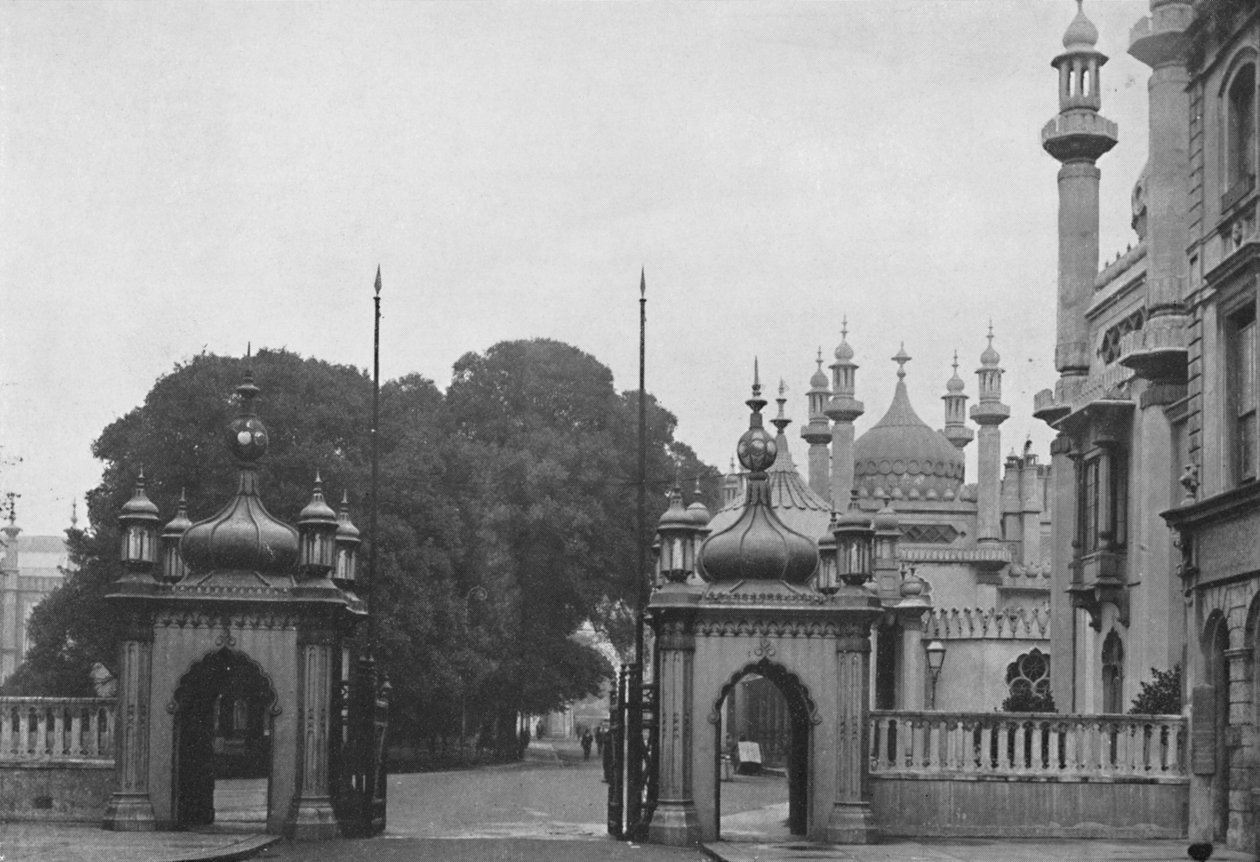 The South Gate, c1900, 1939 av Unbekannt