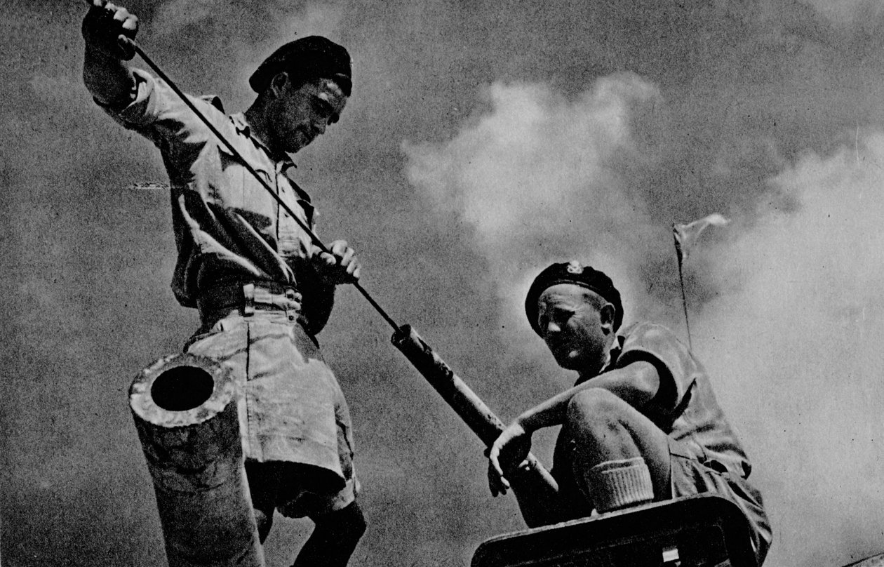 Tankmannskapene forbereder..., 1942 1944 av Unbekannt
