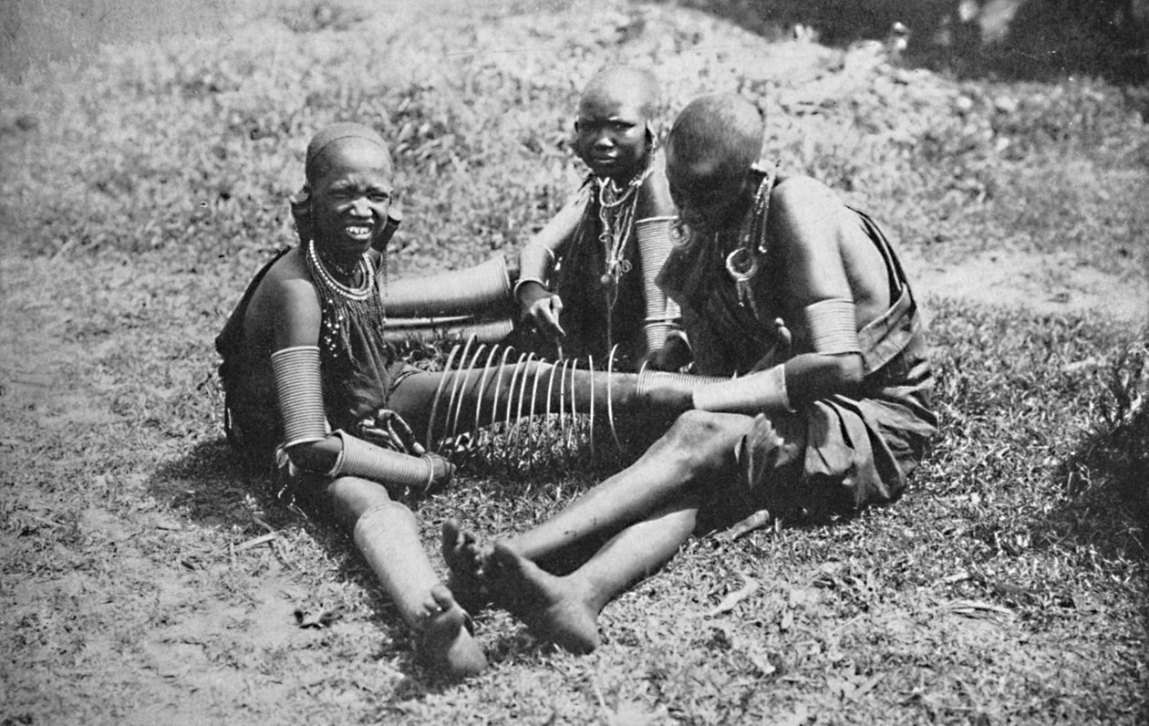Tre unge Masai-kvinner, 1912 av Unbekannt