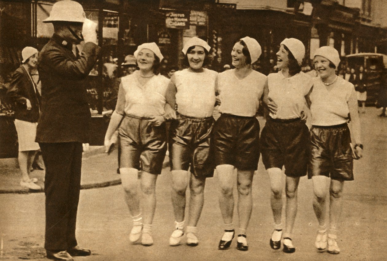 Kvinner i shorts, 1930, 1933. av Unbekannt