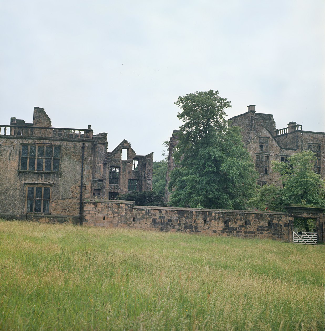 Ruinene av Old Hardwick Hall av Unbekannt Unbekannt