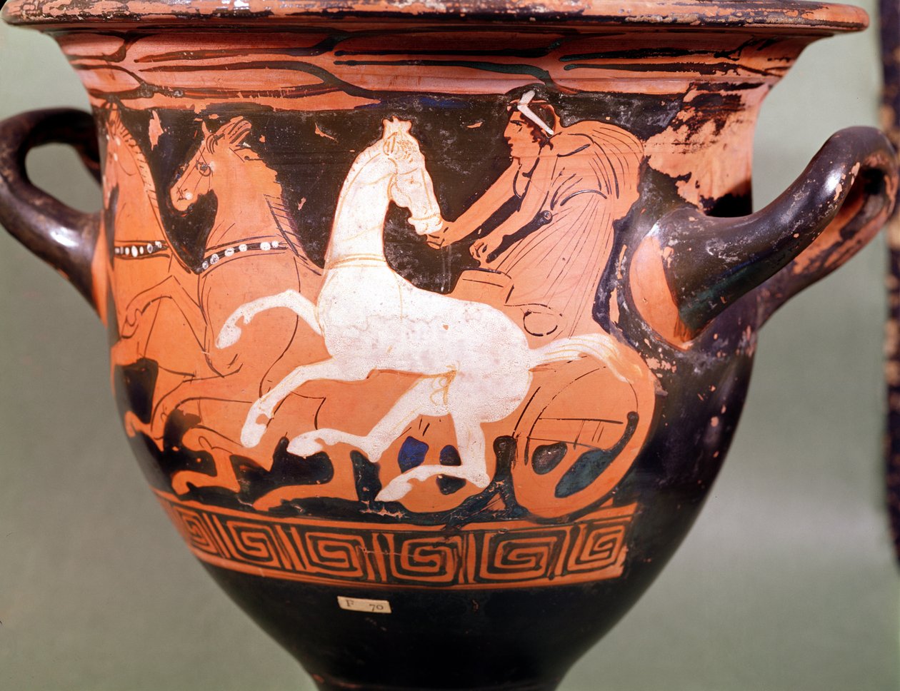 En klokkekrater med rød figur som viser en vognfører i en quadriga i full fart, gresk, sent på 500-tallet f.Kr. av Unbekannt Unbekannt