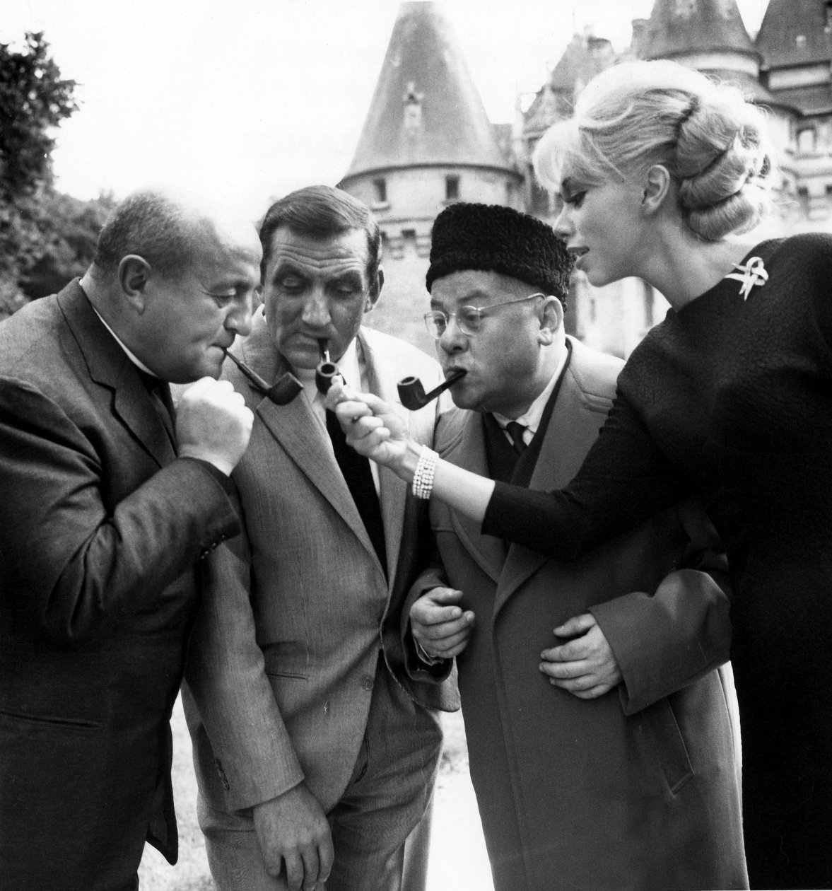 Bernard Blier, Lino Ventura, Francis Blanche og Mireille Darc på Set of Film Les Barbouzes i 1964 av Unbekannt Unbekannt