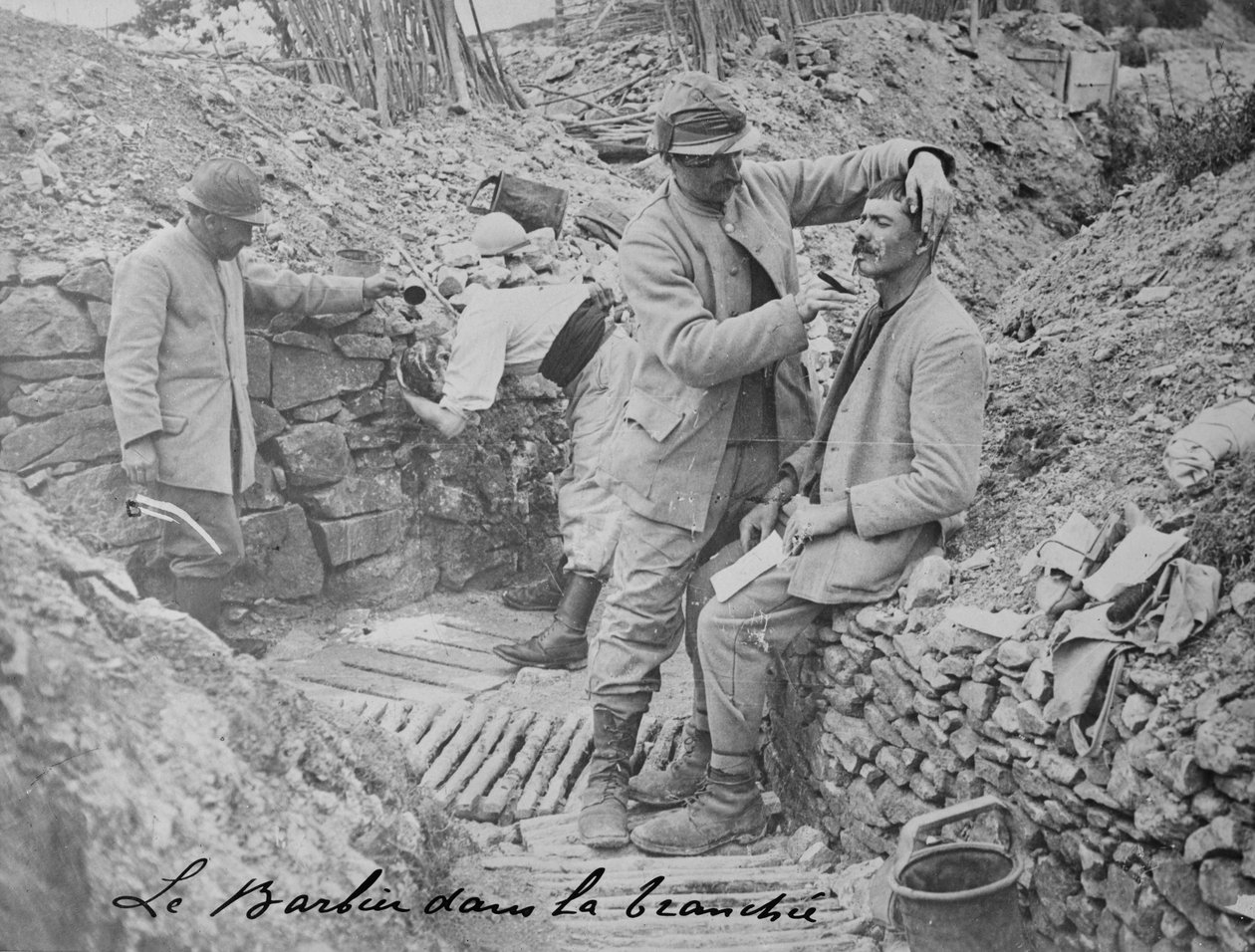 Fransk skyttergravbarberer, 1915-18 av Unbekannt Unbekannt