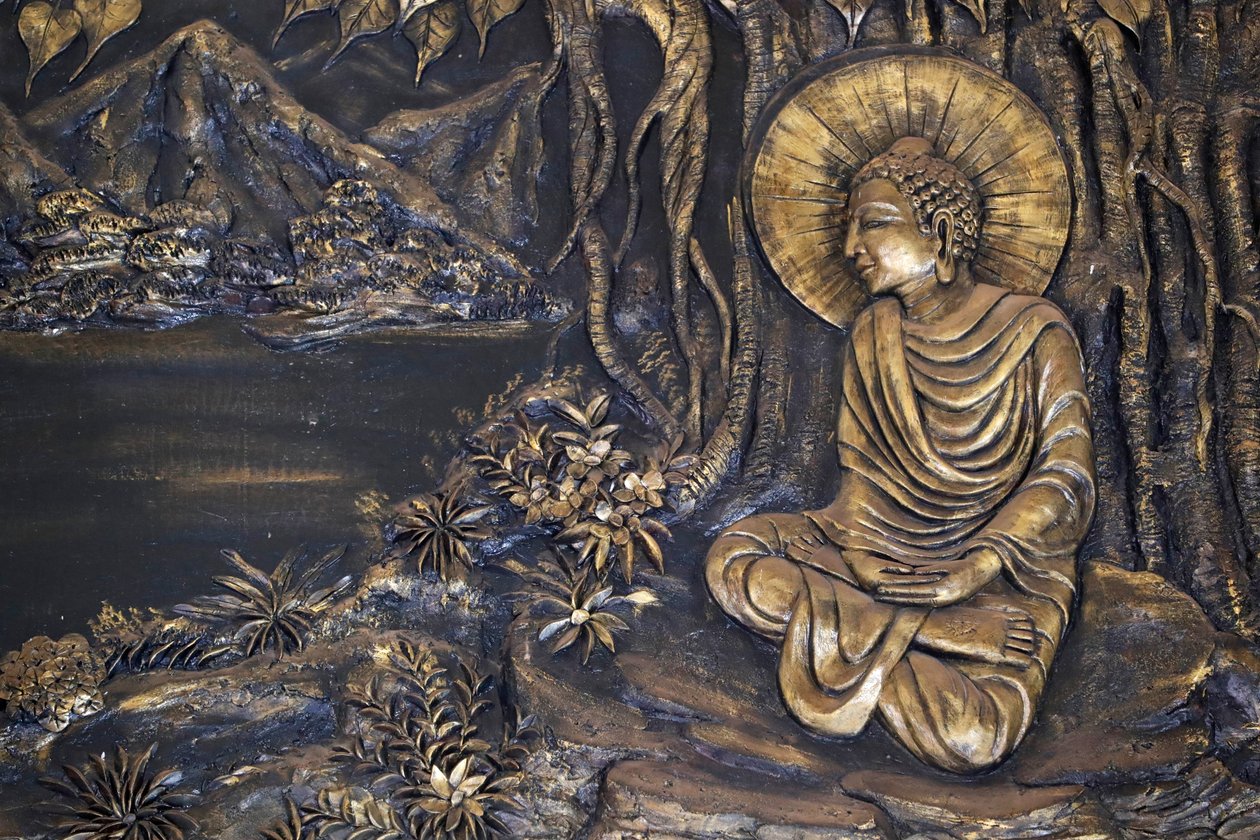 Tinh Xa Ngoc Tin buddhisttempel, Shakyamuni Buddha sitter i meditasjonsstillingen under Bodhi-treet, Dalat, Vietnam av Unbekannt Unbekannt