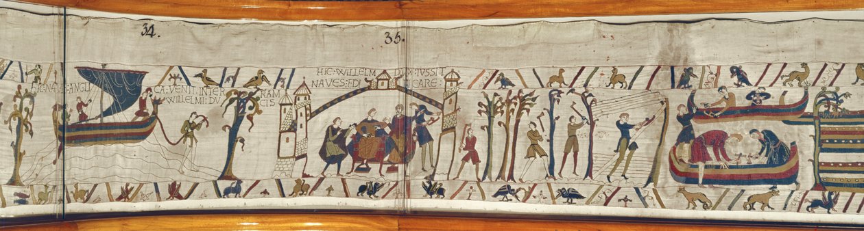 Når hertug William hører om Harolds kroning, beordrer han at skip skal bygges som forberedelse til invasjon, Bayeux-teppet av Unbekannt Unbekannt