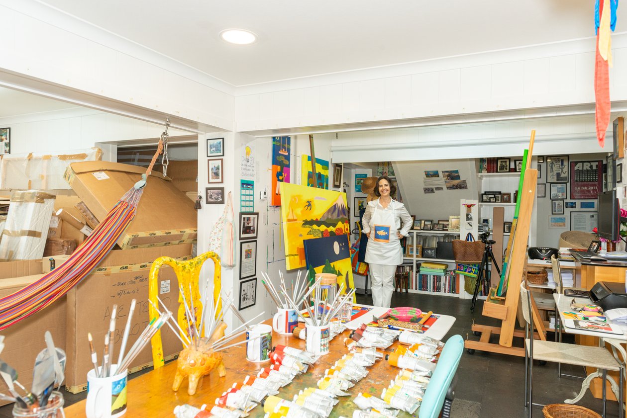 Cristina Rodriguez i studioet hennes, 2022 av Bartolome Esteban and studio Murillo
