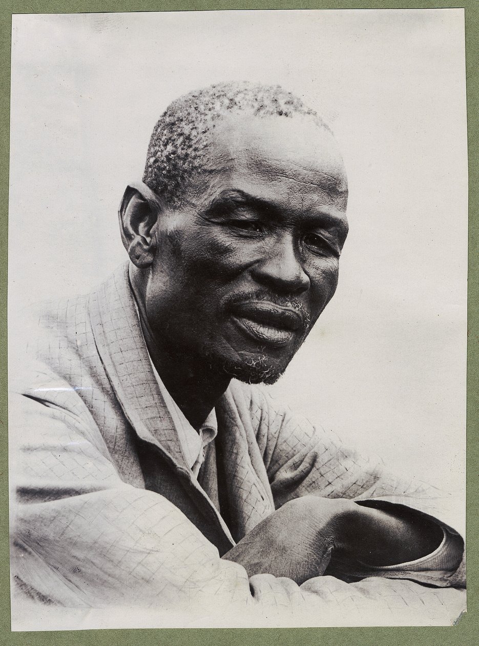 Khama, ca. 1910 (gelatinsølvtrykk) av Unbekannt