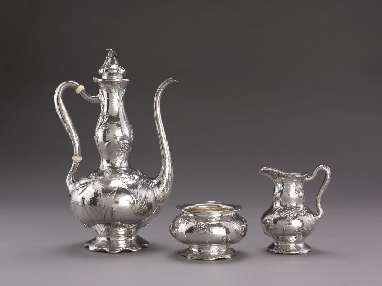 Hammered Coffee Service: Coffee Pot, ca. 1900-1910 av Unbekannt