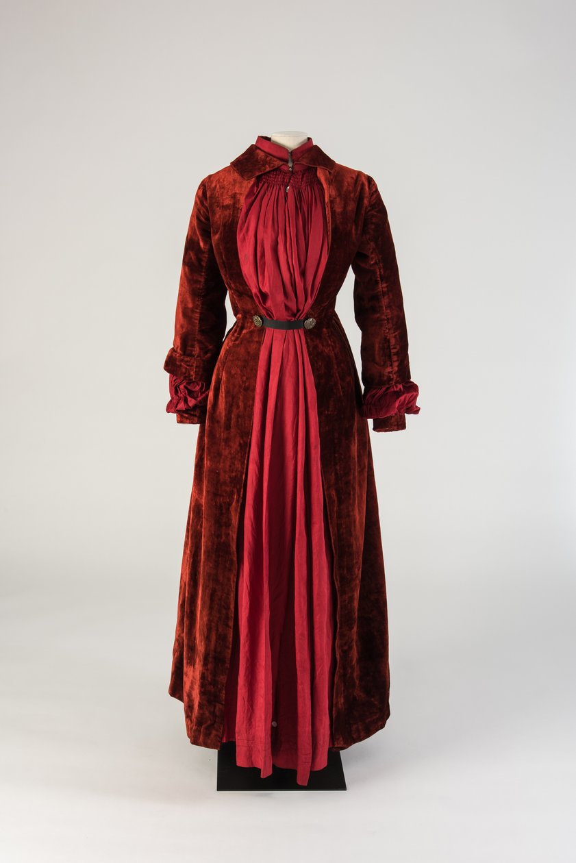 Rubinrød plysj morgenkåpe i silke, 1880-tallet (silke) av Unbekannt Unbekannt
