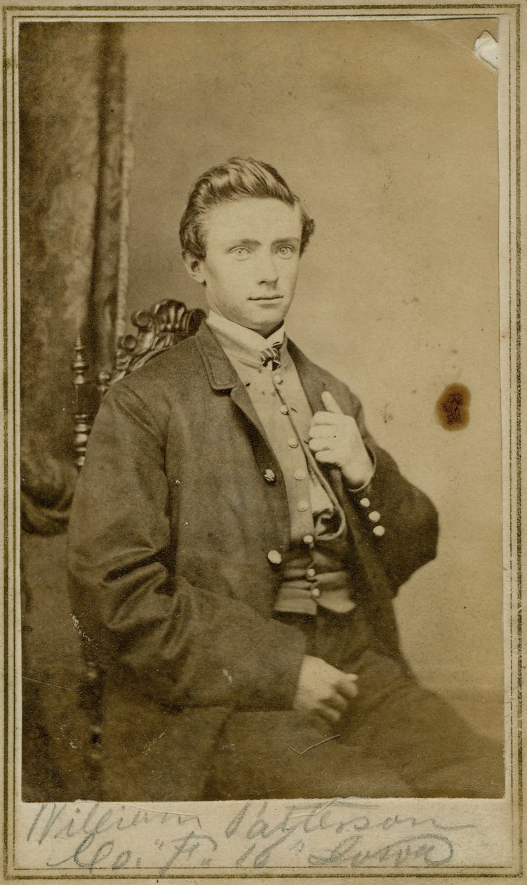 Halvlangt portrett av en mann i sivile klær. av Unknown