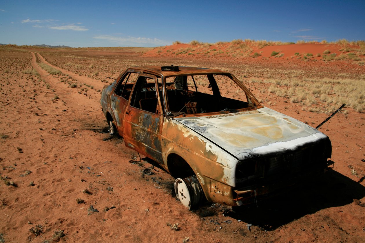 Rustet bil strandet i Namib-ørkenen av Unknown