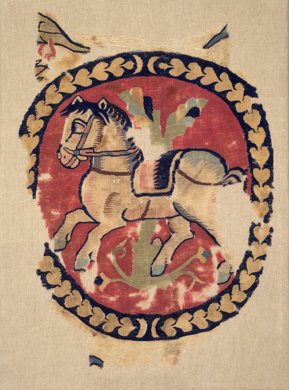 Gardinfragment med galopperende hest av Unknown artist