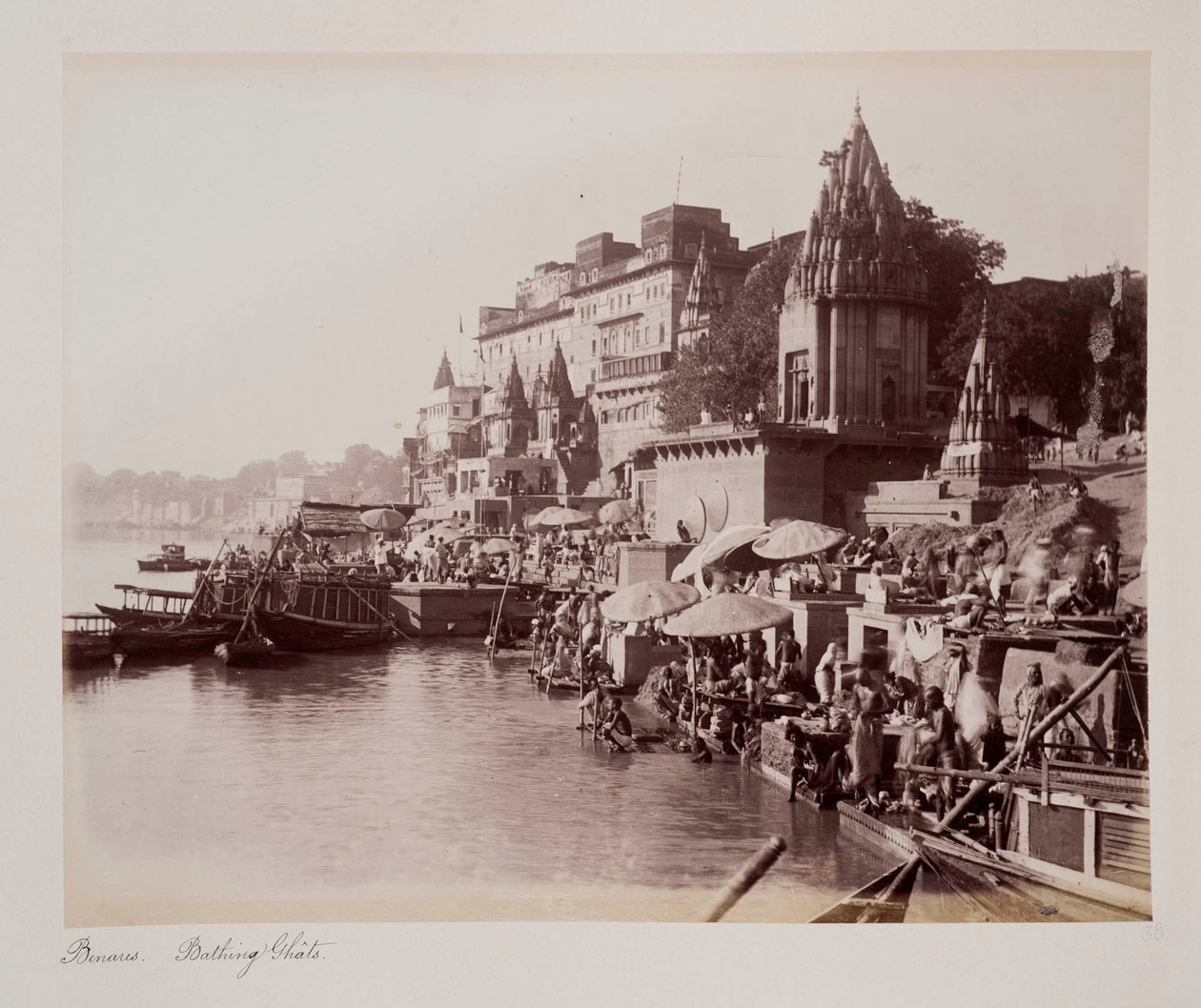 Benares Bathing Ghâts, ca. 1885 (sepia-bilde) av Unknown photographer