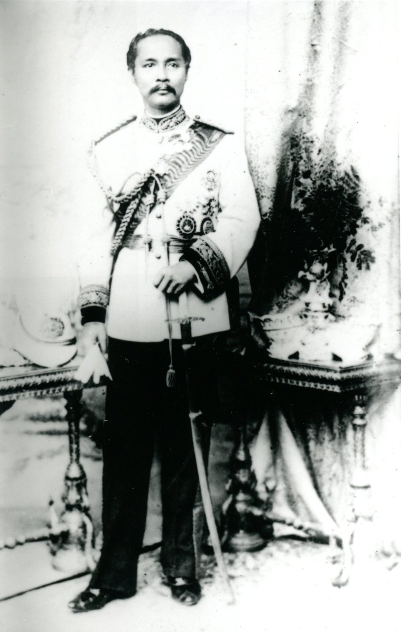 Kong Chulalongkorn, ca. 1880 (s/hvitt-bilde) av Unknown photographer