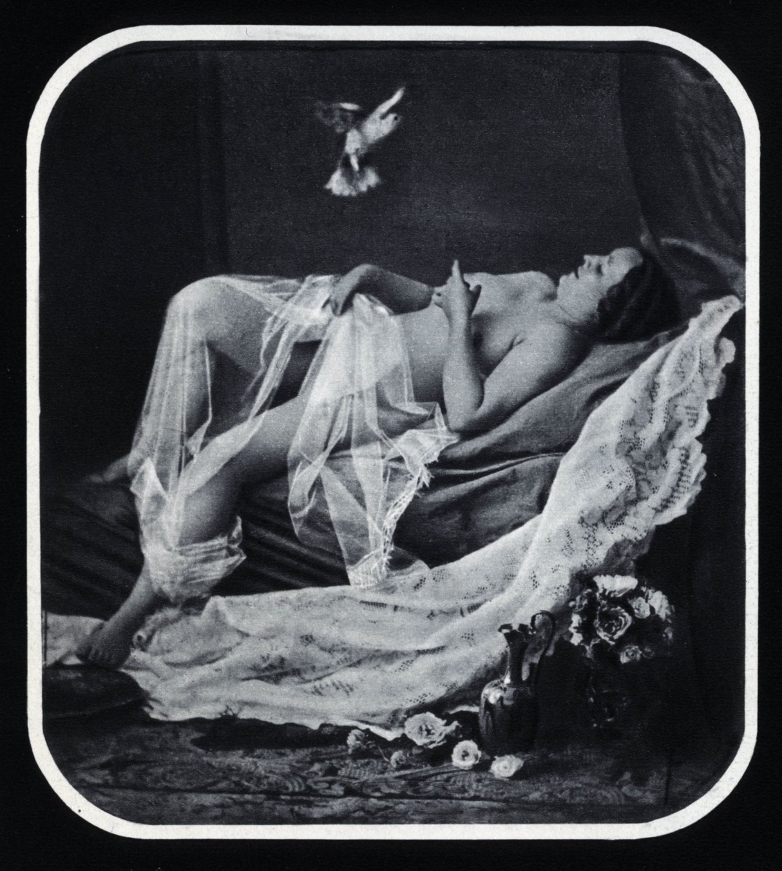 Naken kvinne forlenget rundt 1850 Anonym fotografering av Unknown photographer