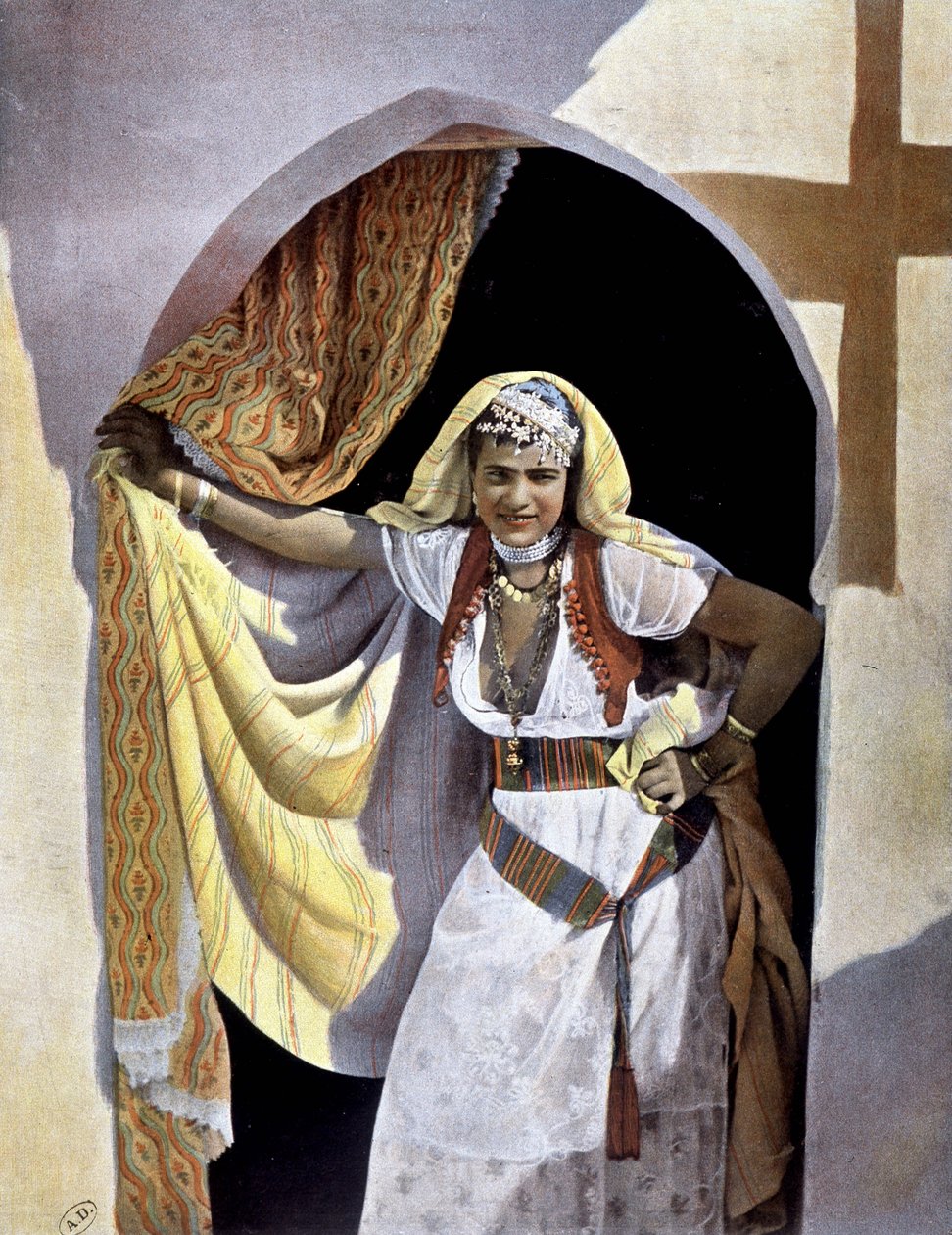 Ung tunisisk kvinne. Fotografi 1893. av Unknown photographer
