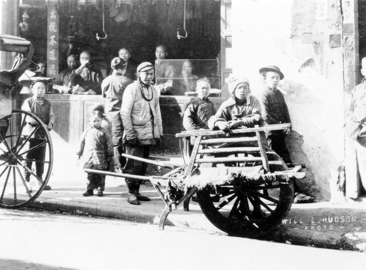 A Wheelbarrow, Kina, ca. 1905-7 (bw-bilde) av Will E. Hudson