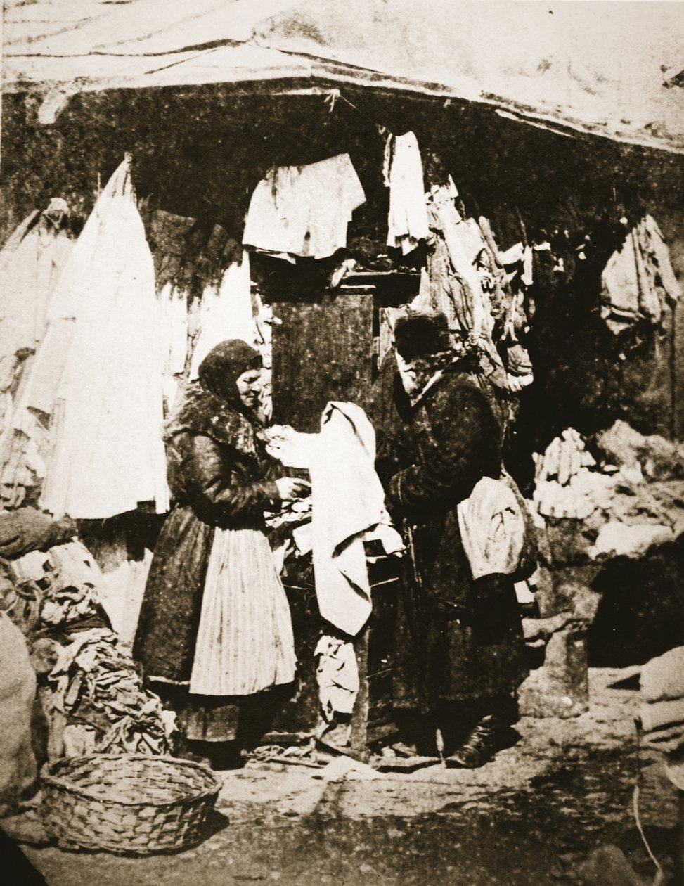 En markedsbod, St. Petersburg, ca. 1868 (sepia-bilde) av William Andreevich Carrick