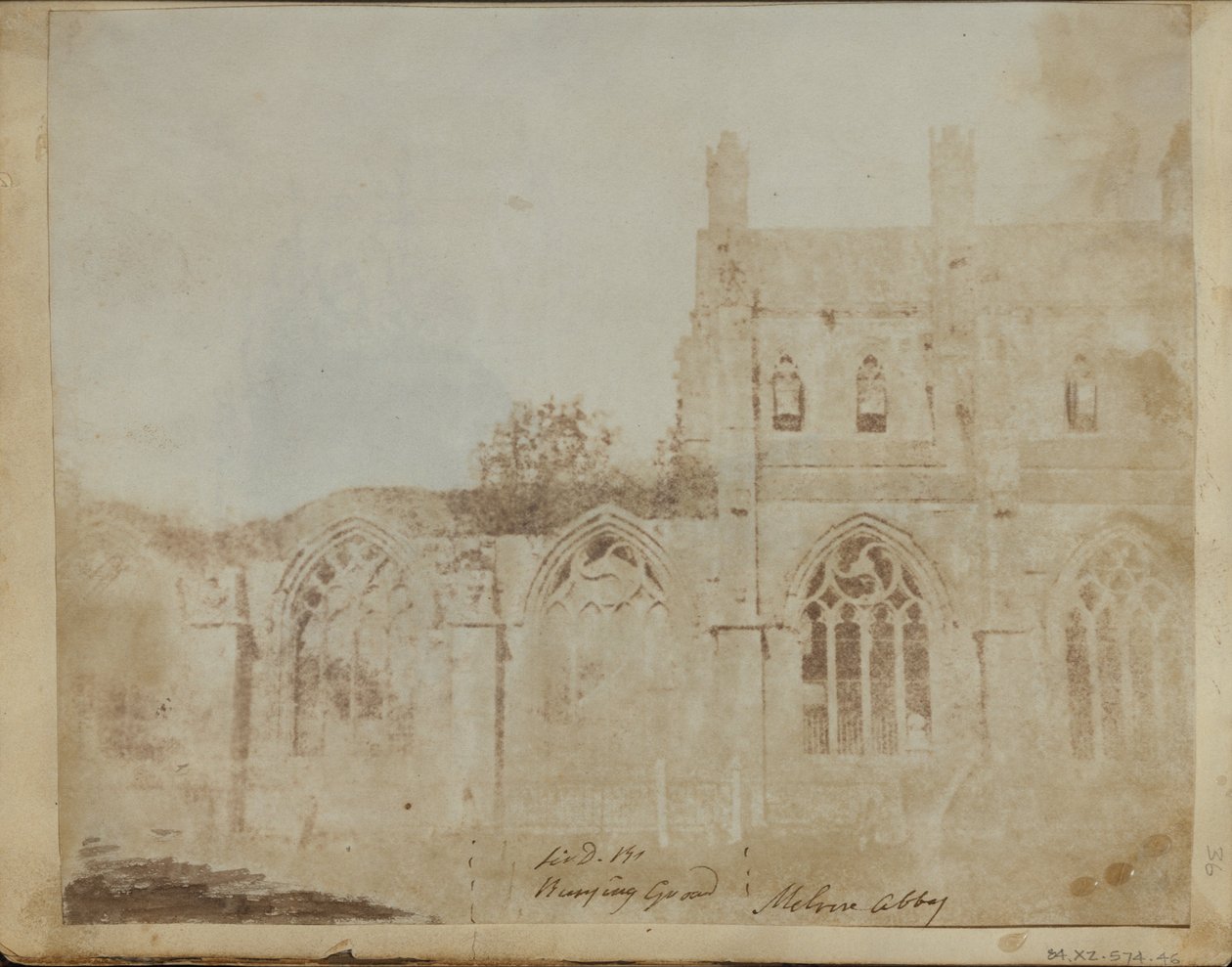 Melrose Abbey. av William Henry Fox Talbot