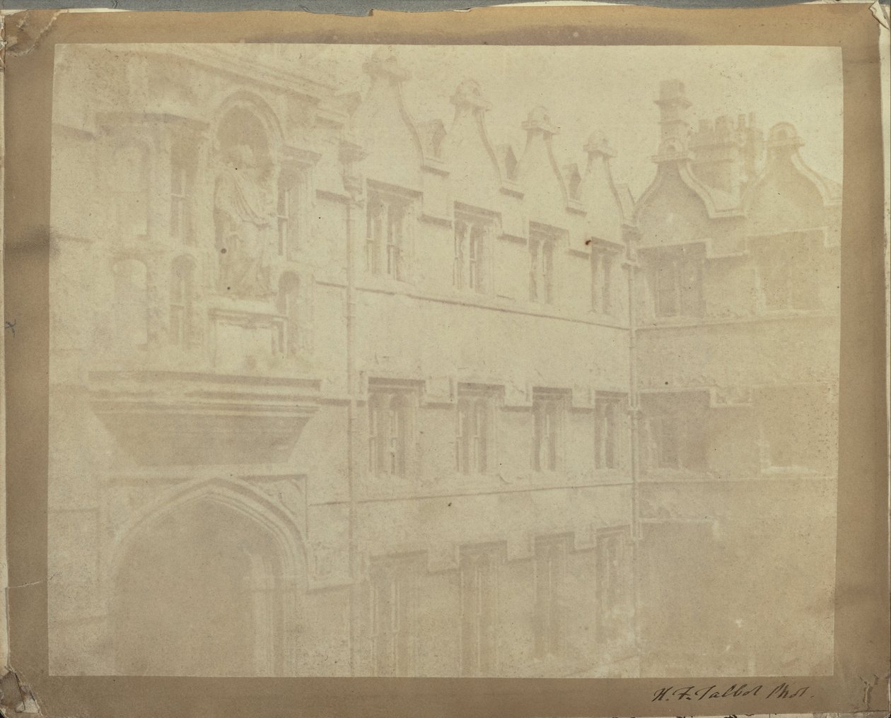 The Radcliffe Quadrangle, University College, Oxford. av William Henry Fox Talbot