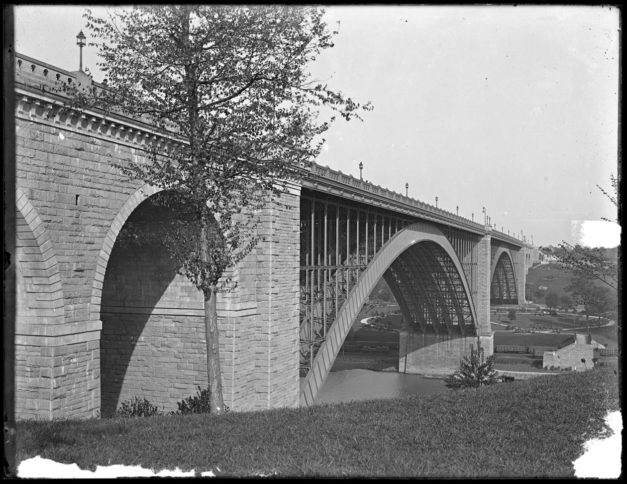 Washington Bridge, Harlem River, ca. 1912 av William Davis Hassler