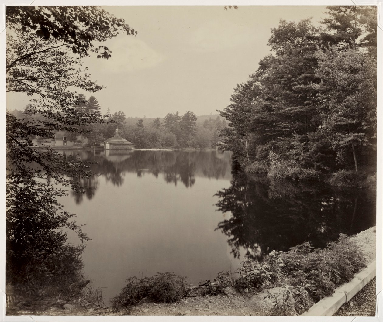 Bear Lake, LVRR, ca. 1898-1899. av William H. Rau