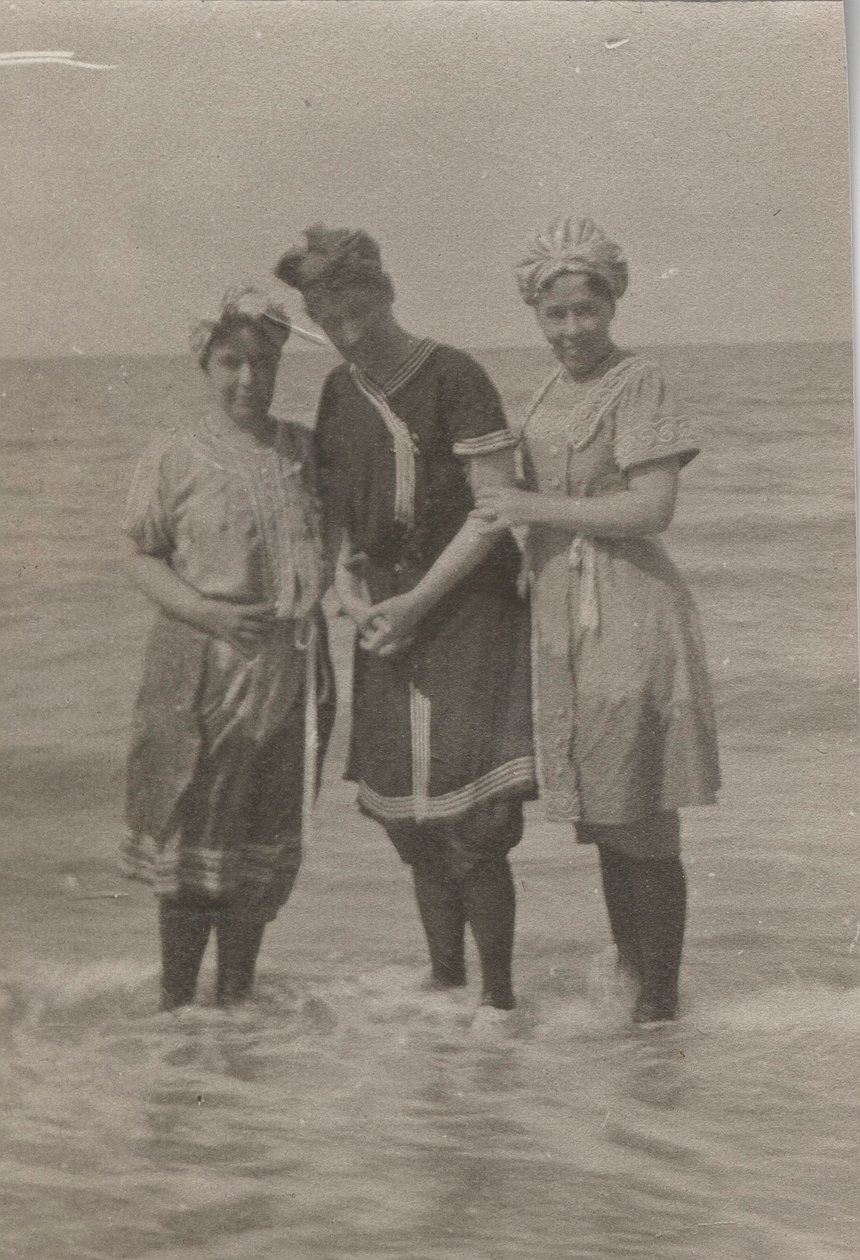 Detalj, badefest, Houlgate, september 1911 (s/hvitt-bilde) av Hippolyte Lalaise Devéria